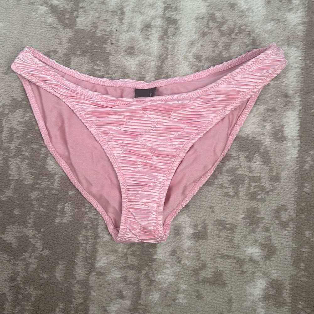 Triangl XS swim bottoms, perfect condition, full coverage, & worn once!